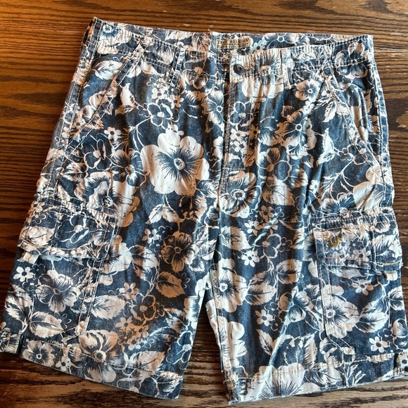 True Religion Blue Floral Cargo Shorts - Picture 1 of 14